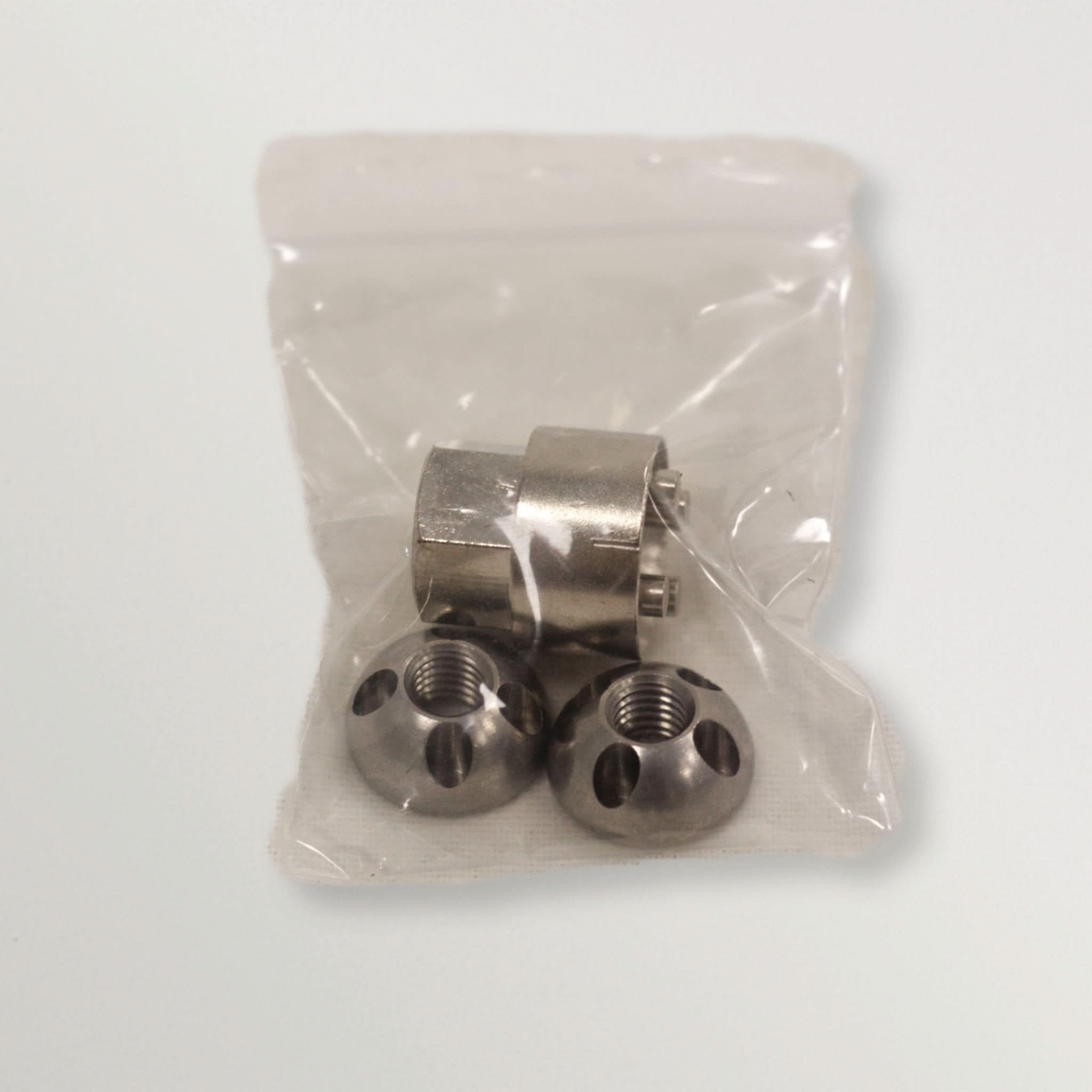 Silberner Metall-Fahrradachse-Endkappe und passende Gewindekugellager in Klarsichtbeutel