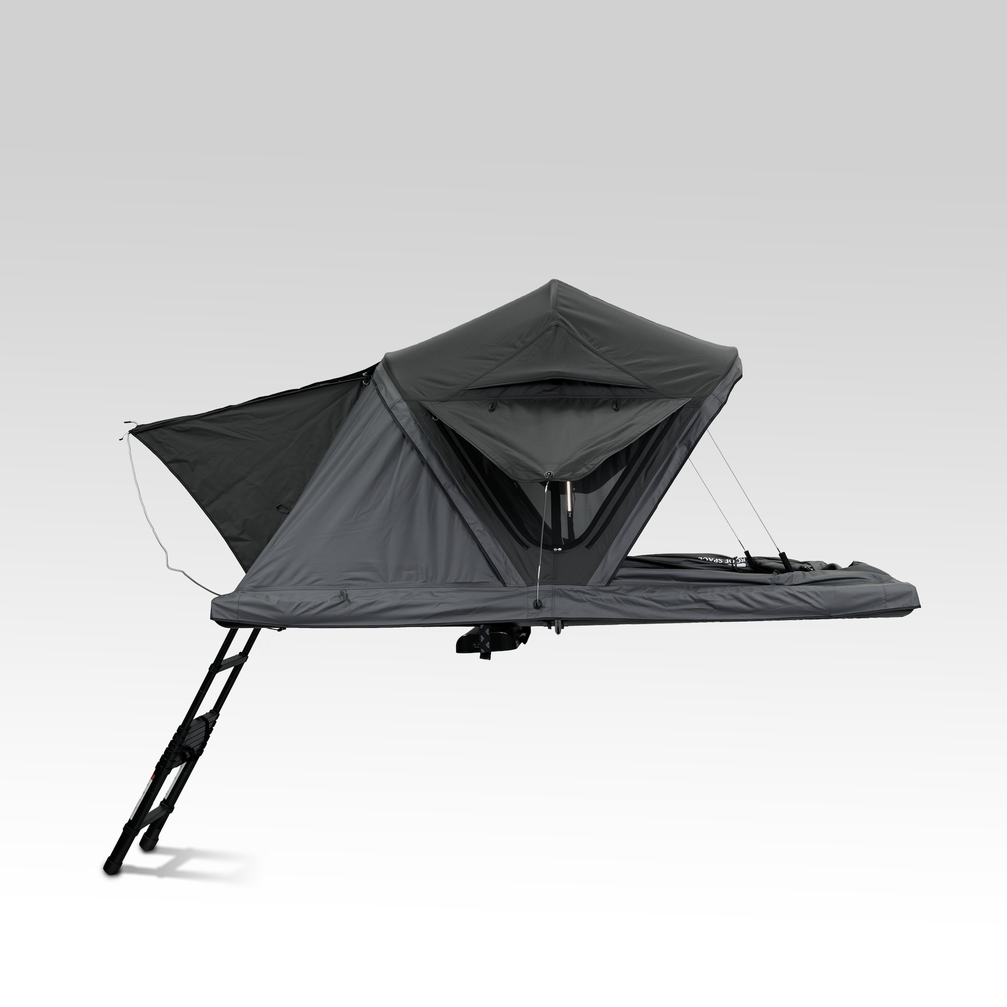 Schwarzes Dachzelt Roof Space 2 mit modernem Design und stabiler Metallleiter