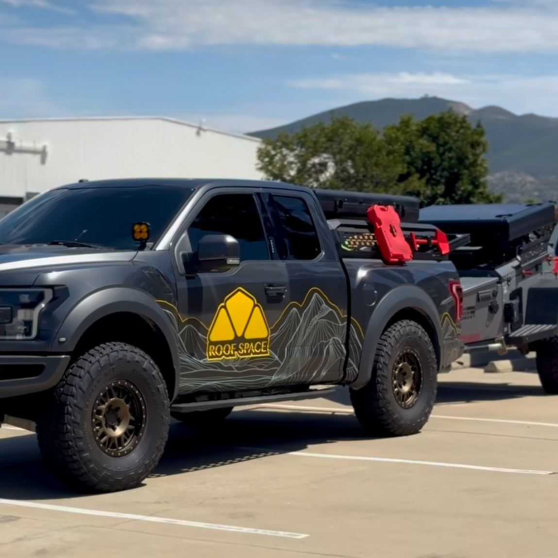 Raptor mit Anhänger