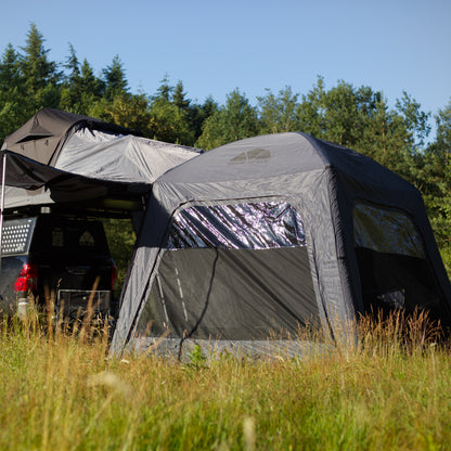 Family Base Vorzelt von Roof Space mit geöffnetem und aufgestellten Connector.