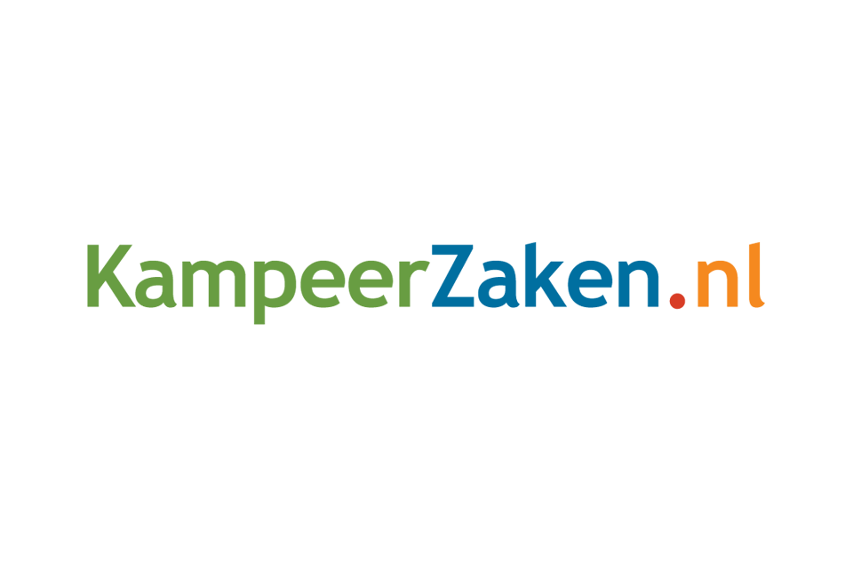 Das Logo von KampeerZaken.nl ist in Grün, Blau, Rot und Orange auf schwarzem Hintergrund dargestellt.